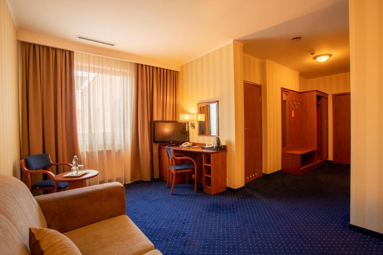Business Hotel Vega วรอตซวาฟ ภายนอก รูปภาพ
