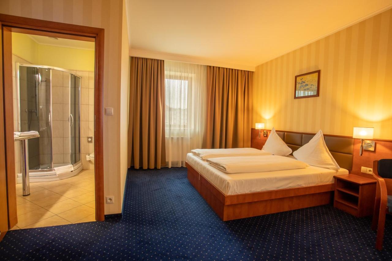 Business Hotel Vega วรอตซวาฟ ภายนอก รูปภาพ