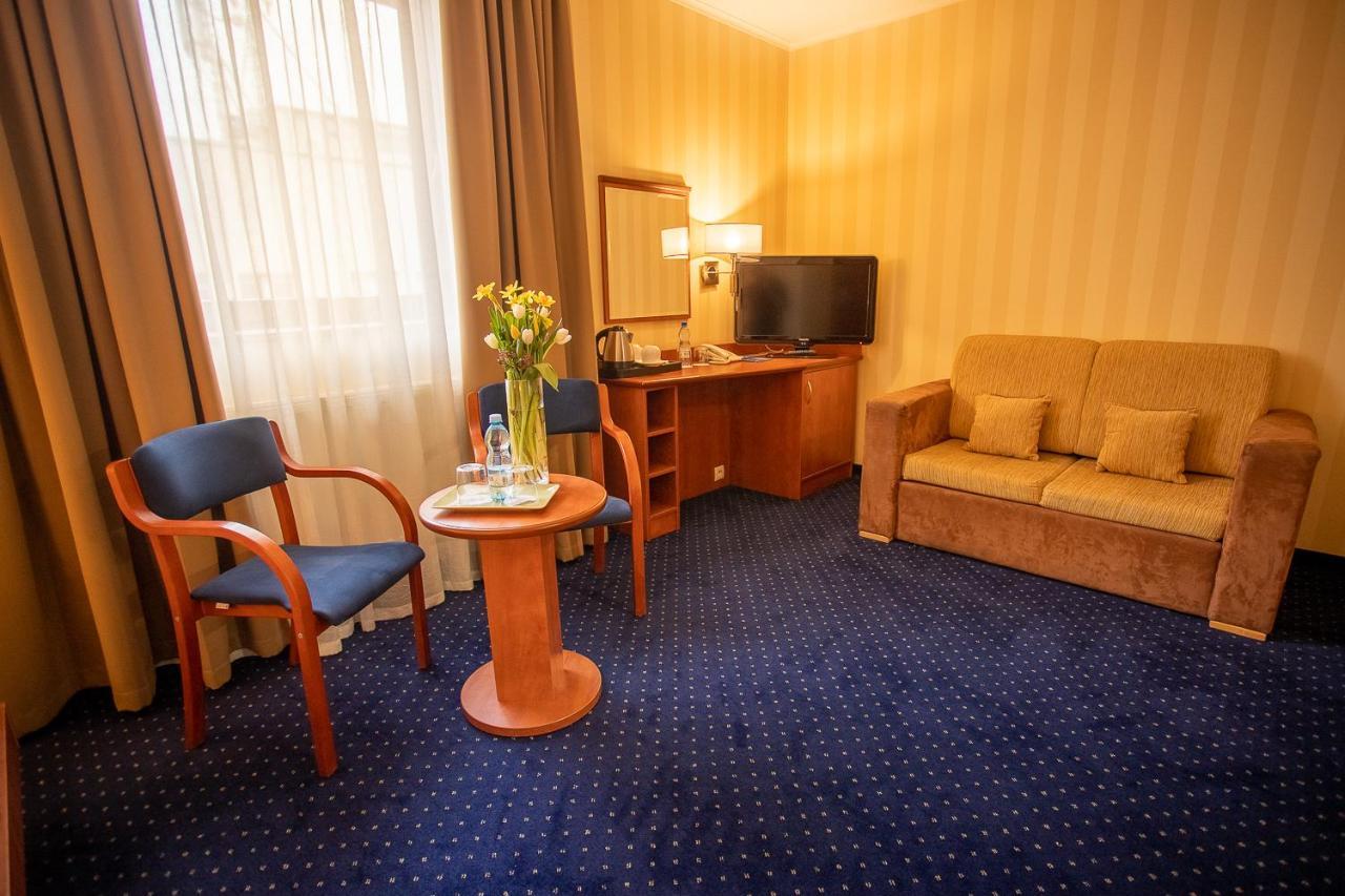 Business Hotel Vega วรอตซวาฟ ภายนอก รูปภาพ