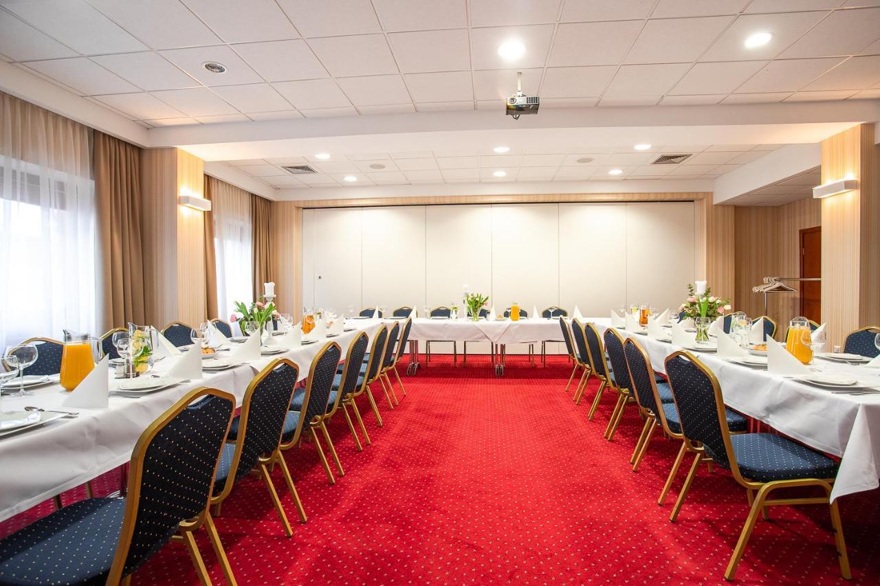 Business Hotel Vega วรอตซวาฟ ภายนอก รูปภาพ