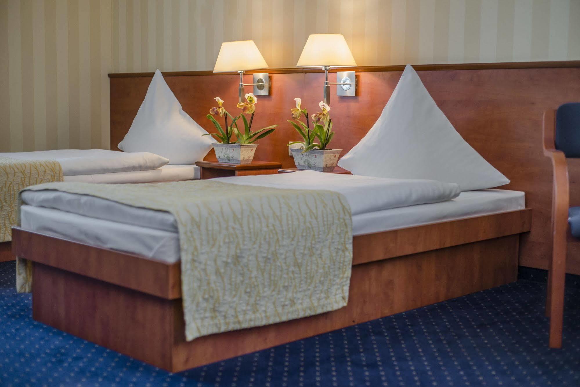 Business Hotel Vega วรอตซวาฟ ภายนอก รูปภาพ